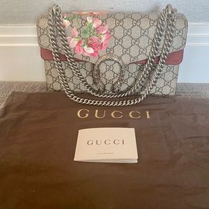Gucci GG Supreme Blooms Dionysus           Medium Shoulder Bag